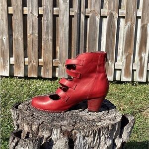 L’artiste by Spring Multi-strapped Ankle Boots, red